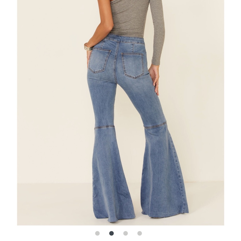 FREE PEOPLE WOMEN'S LOVE LETTERS FLOAT ON FLARE JEANS